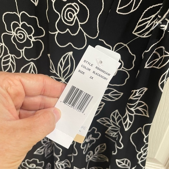 NEW with tags…black and white super cute dress! Signature by Robbie Be. 2x - Picture 3 of 4